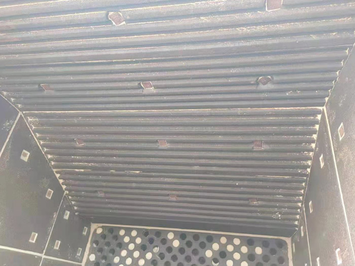 200噸破碎機內(nèi)部結(jié)構(gòu) 200噸破碎機內(nèi)部結(jié)構(gòu)